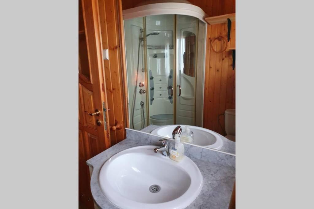 Cabana De Madera Especial Y Acogedora Cardenete Exteriör bild