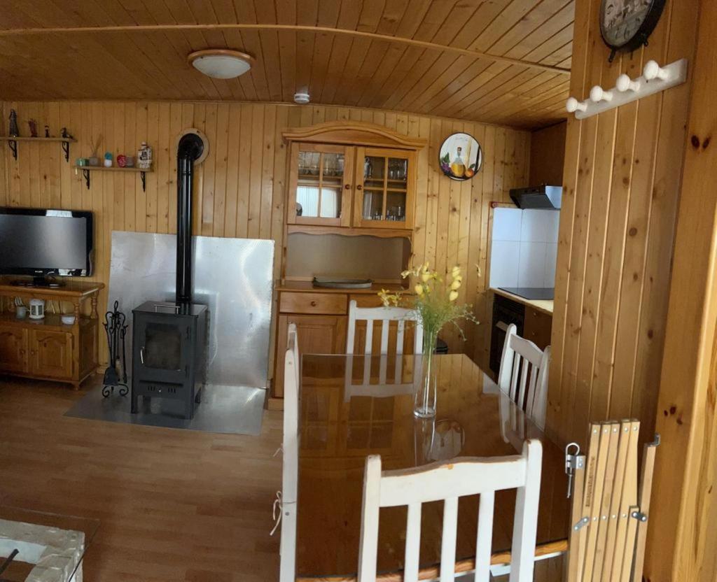 Cabana De Madera Especial Y Acogedora Cardenete Exteriör bild