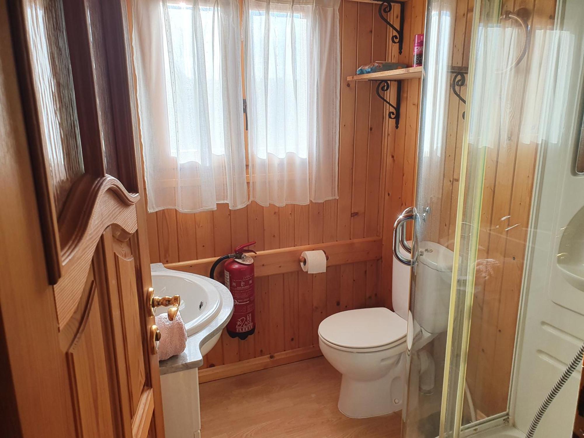 Cabana De Madera Especial Y Acogedora Cardenete Exteriör bild